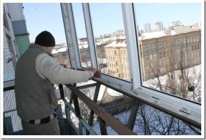 Профессиональная установка окон на балконе